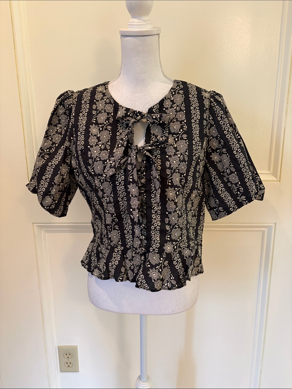 Heartloom Black Floral Tie-Front Short Sleeve Blouse